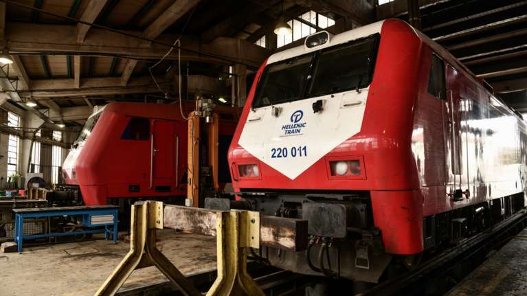 Ελληνικοί σιδηρόδρομοι: Γιατί η Κομισιόν παρέπεμψε την χώρα στο Ευρωπαϊκό Δικαστήριο - Λόγοι διαφάνειας, όχι ασφαλείας