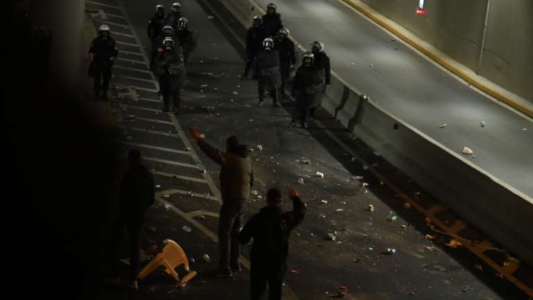 ΑΕΚ-Παναθηναϊκός: Επεισόδια με δακρυγόνα πριν από το ντέρμπι στη Νέα Φιλαδέλφεια [εικόνες]