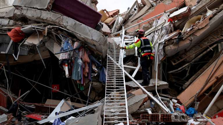 Σεισμός στην Τουρκία: &quot;Επιλέγουμε ποιούς θα σώσουμε, έχουμε 10 μέτωπα&quot;, λέει ο Ευθύμης Λέκκας από το Χατάι