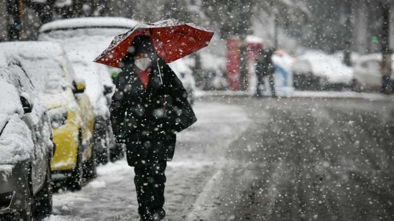 Έρχεται η κακοκαιρία &quot;Barbara&quot; την Κυριακή: Έκτακτο δελτίο επιδείνωσης καιρού με χιόνια στην Αθήνα