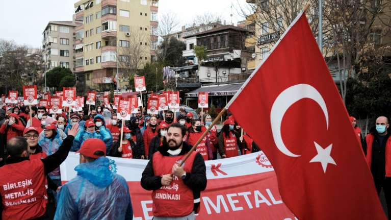 Δημοσκόπηση - ράπισμα στον Ερντογάν: Το 64% των Τούρκων θεωρεί φίλους τους Έλληνες - Προεκλογικό τέχνασμα η ένταση