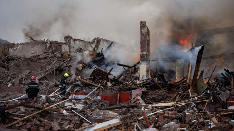 Ουκρανία - Καταγγελία Ζελένσκι: Η Μόσχα χρησιμοποιεί βόμβες φωσφόρου