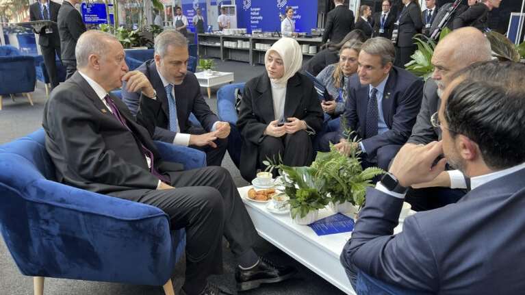 Βουδαπέστη: Άτυπη συνάντηση Μητσοτάκη με Ερντογάν, Χριστοδουλίδη και Ράμα - Η συζήτηση για τη μεγάλη νίκη του Τραμπ