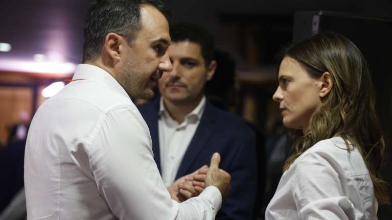 Μετά την Εφη Αχτσιόγλου και ο Αλέξης Χαρίτσης &quot;ξήλωσε&quot; το σήμα του ΣΥΡΙΖΑ από τα social media - Με τι το αντικατέστησε