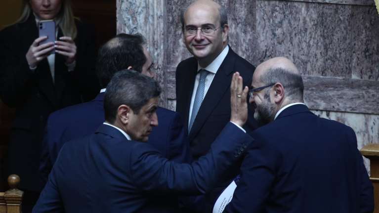 Προϋπολογισμός 2024: Πόση είναι η αύξηση στους μισθούς των δημοσίων υπαλλήλων, πόσο αυξάνονται οι συντάξεις