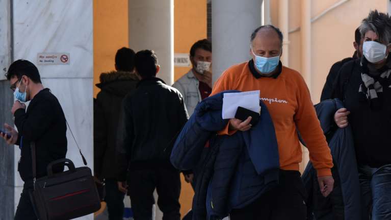 Δημοσκόπηση Alco: Ο κορονοϊός μας αλλάζει τις συνήθειες: e-πληρωμές και ΙΧ αντί για ΜΜΜ [Βίντεο]