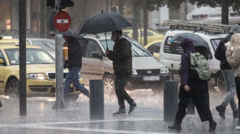 Η ΕΜΥ εκδίδει έκτακτο δελτίο για την κακοκαιρία "Π" - Καμπανάκι μετεωρολόγων για πλημμύρες, οι 10 περιοχές που θα επηρεαστούν