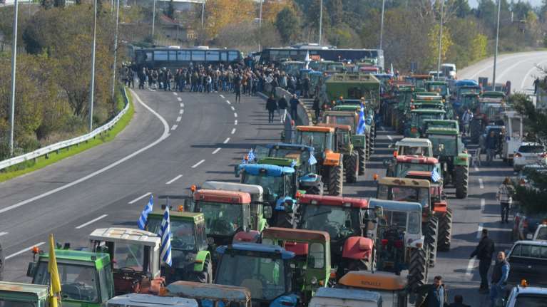 Ο "χάρτης" των αγροτικών μπλόκων και οι παρακάμψεις: Κινητοποιήσεις σε Νίκαια, Ε65, Μάλγαρα και Έβρο [εικόνες - βίντεο]