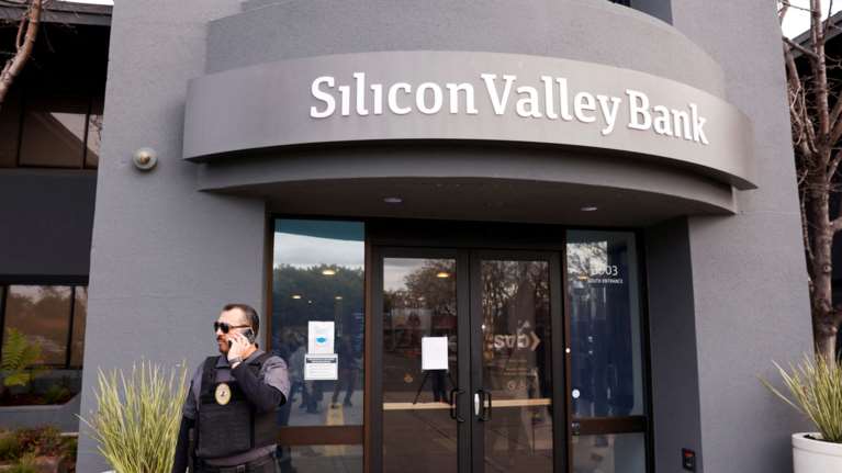 Στροφή για τη Fed μετά την πτώχευση της Silicon Valley Bank; - Πως επηρεάζονται οι αυξήσεις των επιτοκίων