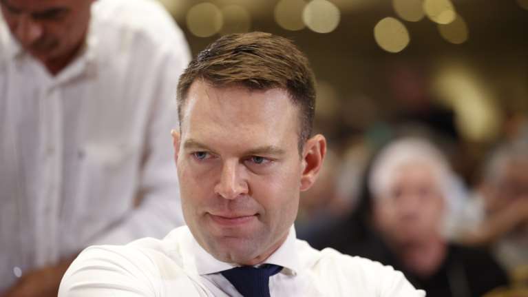 Νέα απάντηση Κασσελάκη στα δημοσιεύματα για την πισίνα στις Σπέτσες: Και θα είμαι εδώ και θα απαντώ