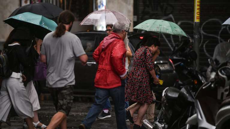 Άστατος καιρός σήμερα με βροχές και καταιγίδες - Ποιες περιοχές θα επηρεαστούν