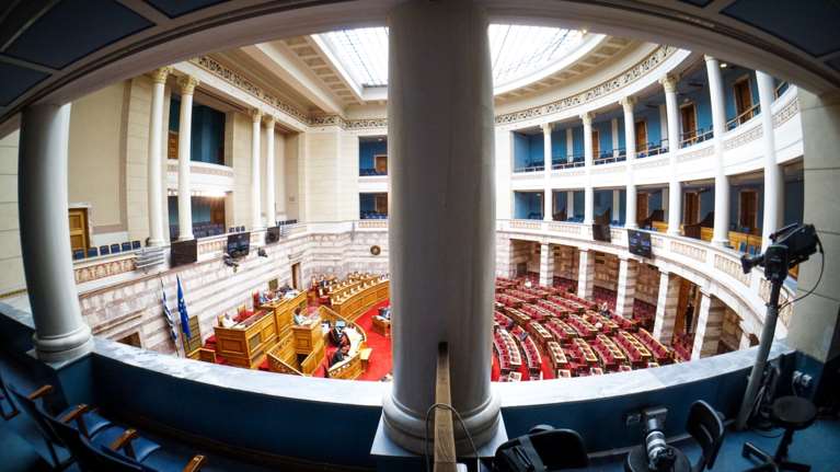 Αντιπολίτευση: Σφοδρή κριτική για τα μέτρα που ανακοίνωσε ο πρωθυπουργός στη ΔΕΘ