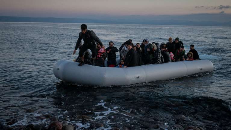 Συναγερμός στο Λιμενικό: 100 μετανάστες διασώθηκαν ανοικτά της Καρπάθου