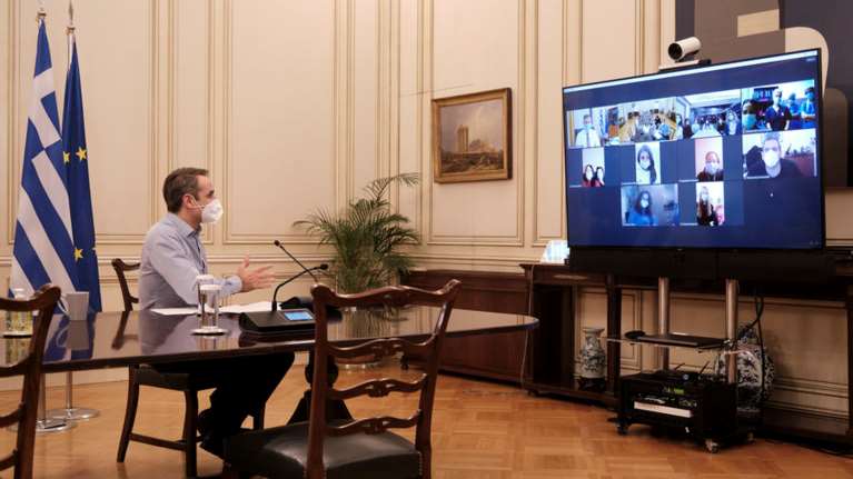 Μητσοτάκης στις εθελόντριες νοσηλεύτριες: &quot;Σπίτι σας όλη η Ελλάδα - Σας είμαι βαθιά υπόχρεος&quot; [Βίντεο]