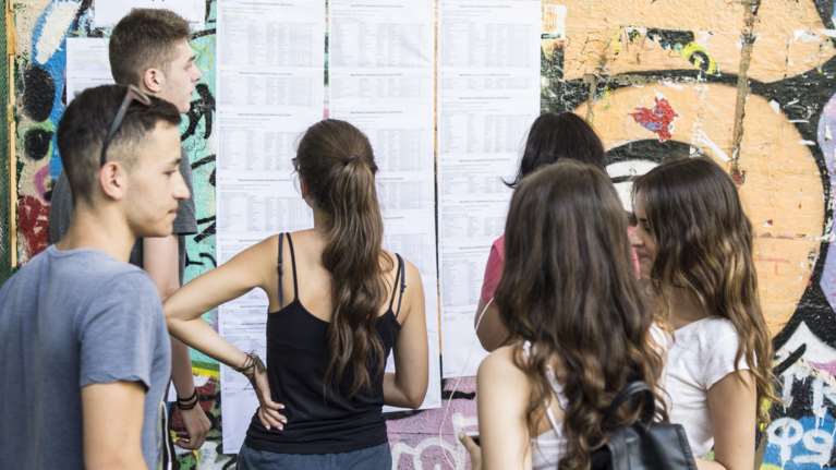 Πανελλήνιες 2023: Αυτές είναι όλες οι βάσεις εισαγωγής - Αναλυτικοί πίνακες, στατιστικά και συγκριτικά στοιχεία