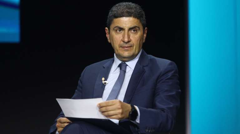 Ο ΣΥΡΙΖΑ καταγγέλλει &quot;νέο σκάνδαλο Αυγενάκη&quot;: Υπέρογκες αμοιβές σε άμισθα στελέχη - Πώς διορίστηκε ο κουνιάδος του;