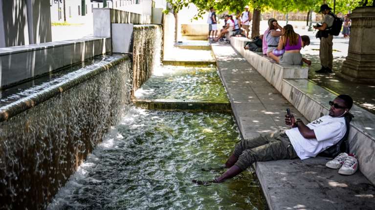 Καιρός: Ετσι θα κινηθούν οι θερμές αέριες μάζες που φέρνουν 41αρια - Πότε και πώς θα δροσίσει επιτέλους...