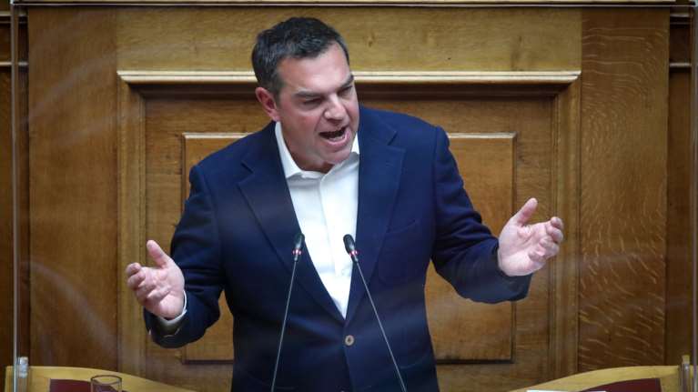 Συντάξεις, πλειστηριασμοί, καλλιτέχνες: Σε θέση μάχης ο ΣΥΡΙΖΑ με επίθεση σε τρία μέτωπα