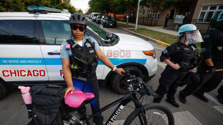 Μακελειό στο Σικάγο: Ένοπλος πυροβόλησε και σκότωσε τέσσερις ανθρώπους μέσα σε τρένο