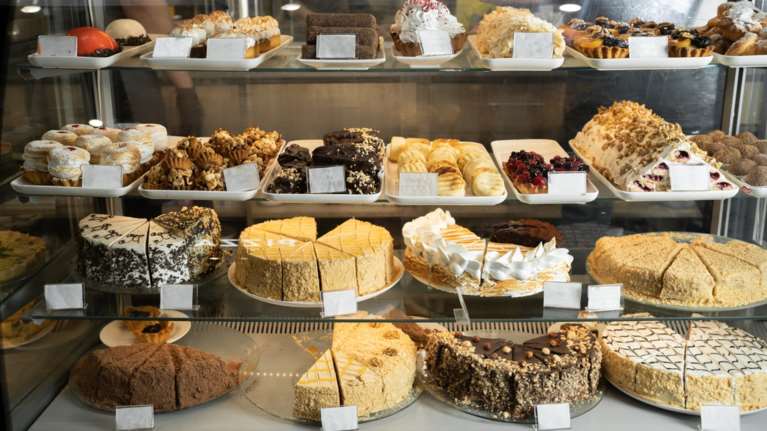 &quot;Λουκέτο&quot; σε πολύ γνωστό ζαχαροπλαστείο της Αθήνας - Η ΑΑΔΕ βρήκε ότι απέκρυπτε αποδείξεις άνω του 1 εκατ. ευρώ