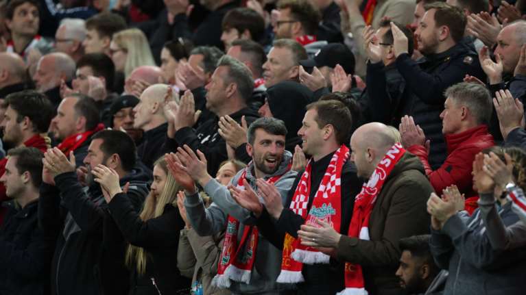 Λίβερπουλ - Μάντσεστερ Γ.: Η συγκινητική στιγμή που το &quot;Άνφιλντ&quot; τραγουδά για τον αδικοχαμένο γιου του Ρονάλντο [Βίντεο]