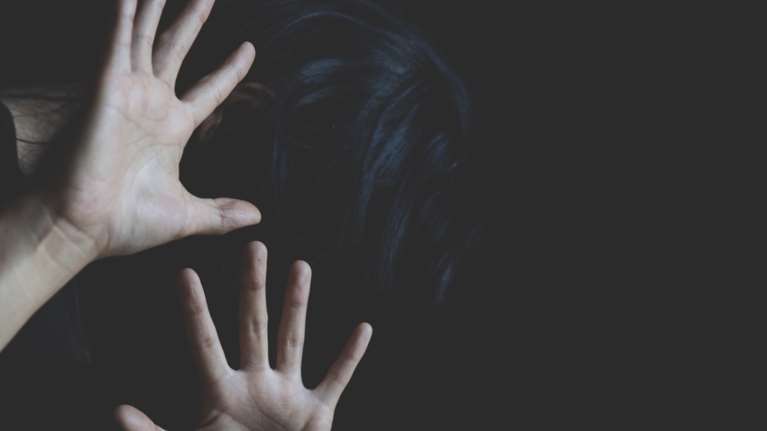 Κολωνός: Πρώην διοικητή της Αστυνομίας βάζει στο &quot;κάδρο&quot; η 12χρονη - &quot;Φοβάμαι μη μας δει η γυναίκα μου&quot;