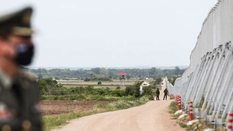 Θωρακίζεται ο Έβρος υπό τον φόβο νέας προσφυγικής κρίσης - Κοινή στρατηγική Ελλάδας - Τουρκίας για το Αφγανιστάν