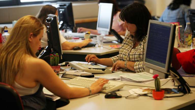 Μπαράζ ελέγχων σε εισοδήματα έως 10.000 ευρώ - Οι ελ. επαγγελματίες δηλώνουν εισόδημα 4,3 δισ. με... δεκαπλάσιο τζίρο