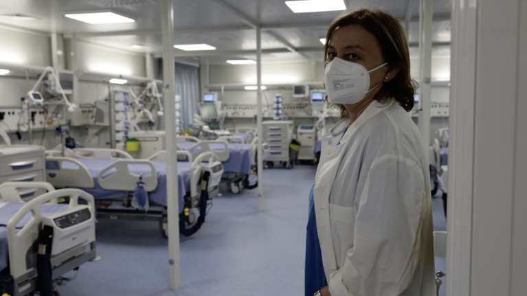 Χαμόγελα για την 14χρονη Ελένη που έπεσε από βυτιοφόρο - Αποσωληνώθηκε και κέρδισε τη μάχη για τη ζωή