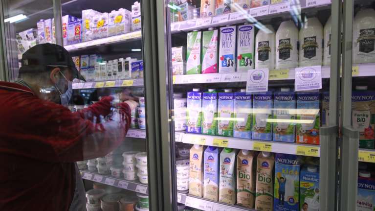 Πρόεδρος Κρεοπωλών: Θα παρακαλάμε για γάλα και γιαούρτι τους επόμενους μήνες - Ντόμινο ελλείψεων στα τρόφιμα