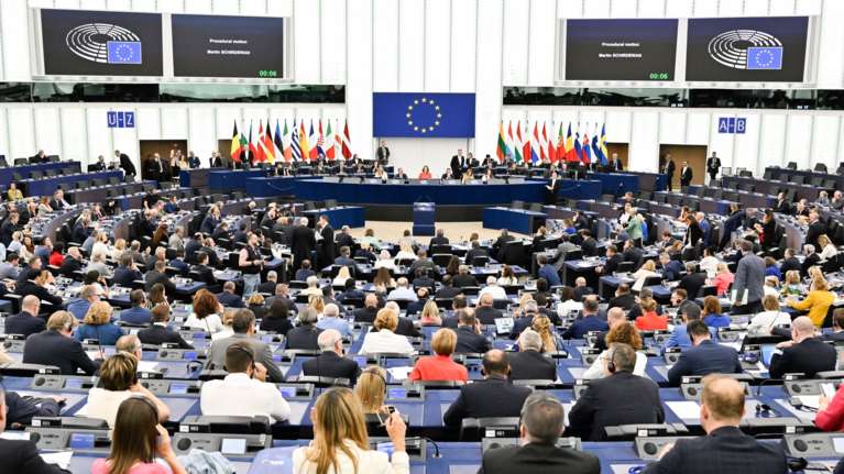 Έρευνα για νέο σκάνδαλο στο Ευρωκοινοβούλιο: Σφραγίστηκαν τα γραφεία δύο βοηθών ευρωβουλευτών - Δημοσίευμα για δωροδοκία