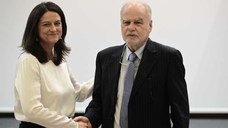 Παραλαβή-παράδοση στο Υπ. Παιδείας: Συγκινημένη η Νίκη Κεραμέως - &quot;Αγάπησα αυτό το ταξίδι&quot;