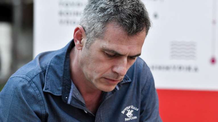 Συγκλονιστική μαρτυρία του Μάριου Αθανασίου: Κορίτσι έπεσε θύμα βιασμού στη Ν. Φιλαδέλφεια - Ηταν γυμνή μεσα στον κόσμο