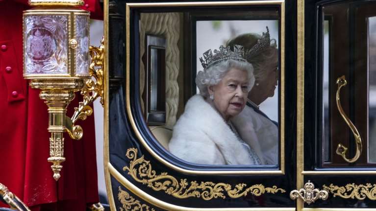 Οι τελευταίες έξι λέξεις της βασίλισσας Ελισάβετ: Αποκαλύφθηκε το τι έγραψε στο ημερολόγιό της πριν πεθάνει
