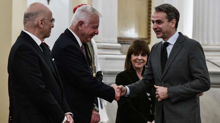 Προεδρικό Μέγαρο: Τα τετ-α-τετ Μητσοτάκη με Τσούνη και ξένους πρέσβεις στην καθιερωμένη δεξίωση της ΠτΔ