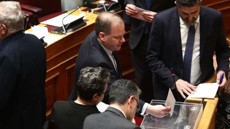 Τέμπη: Την Τετάρτη η συζήτηση και ψήφιση στη Βουλή επί των τριών προτάσεων για προανακριτική - Με 14 κάλπες