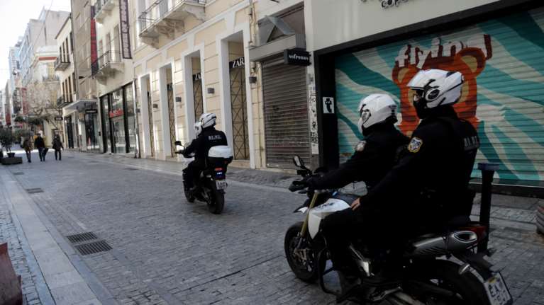 Ξυλοδαρμός 16χρονης από τέσσερις μπράβους στην Ερμού - Τους είχε πληρώσει 15χρονη