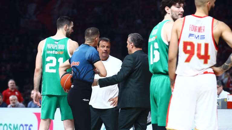 Αναβάλλεται ο τρίτος αγώνας ΠΑΟ - ΟΣΦΠ μετά τα επεισόδια με Γιαννακόπουλο - Με οριστική διακοπή απειλεί η κυβέρνηση