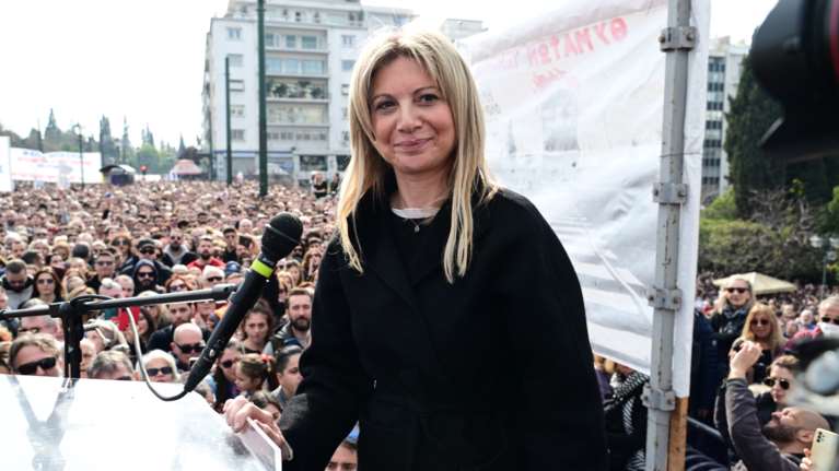 Fake news και με τη βούλα κατά της Καρυστιανού: Συκοφαντικές αναρτήσεις από τρολ ότι δήθεν έχασε την επιμέλεια της κόρης της