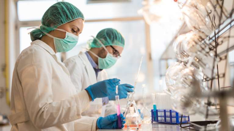 Τα παράδοξα του ιού της ευλογιάς των πιθήκων: Αντέχει μέχρι και χρόνια σε επιφάνειες - Οι οδηγίες για απολύμανση