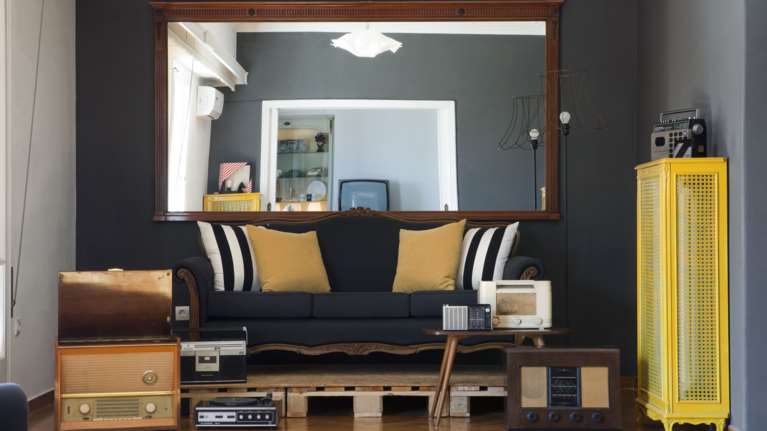 Sui Generis: Η αριστοκρατική ατμόσφαιρα της παλιάς Αθήνας σε ένα μαγικό διαμέρισμα στην Κυψέλη