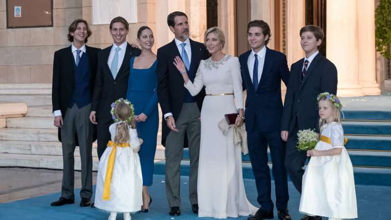 Με κορώνα αλλά χωρίς... Ντε Γκρες εύχονται για τις γιορτές τα μέλη της τέως βασιλικής οικογένειας [βίντεο]