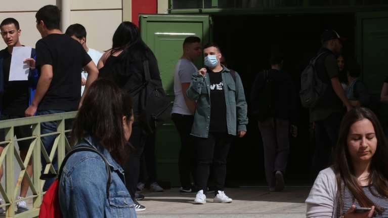 Λάρισα: Τι κατέθεσε η 16χρονη για τον καθηγητή Θρησκευτικών που κατηγορείται για ασέλγεια– "Μου είπε να διαγράψω τα email"