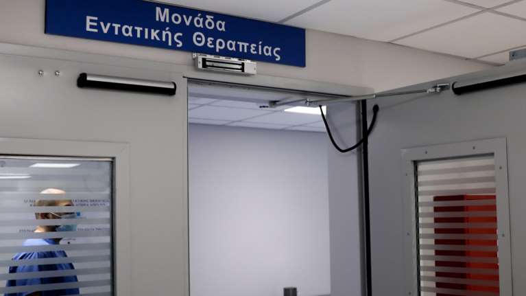 Βύρωνας: "Σίσα", την "κόκα των φτωχών" έδωσαν στην 16χρονη που χαροπαλεύει - Φτιαγμένη από υγρά μπαταρίας και... χλωρίνη