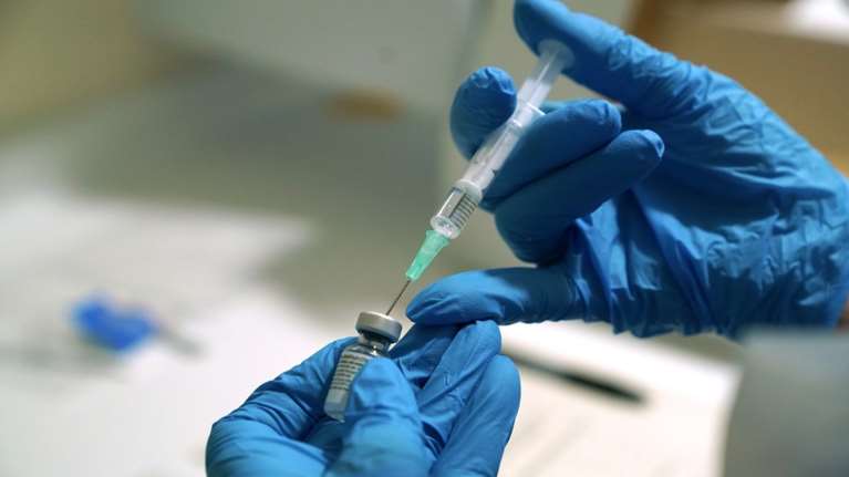 Κορονοϊός: Τι σημαίνει η επιπλέον &quot;αναμνηστική δόση&quot; εμβολίου για τις μεταλλάξεις