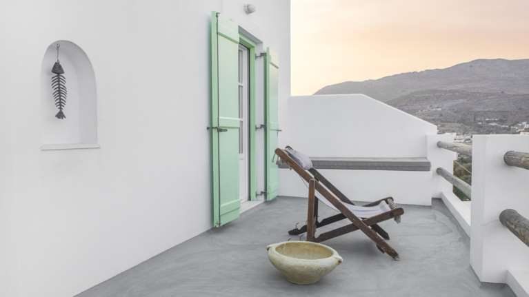 Αιγαιοπελαγίτικος εκλεκτικισμός: Η καλοκαιρινή κατοικία στη Λέρο που τη λούζει το φως [εικόνες]