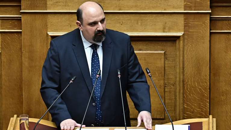 Προανακριτική: &quot;Είμαι αθώος&quot;, λέει ο Τριαντόπουλος στο υπόμνημά του - Αντιδράσεις και αποχωρήσεις από την αντιπολίτευση