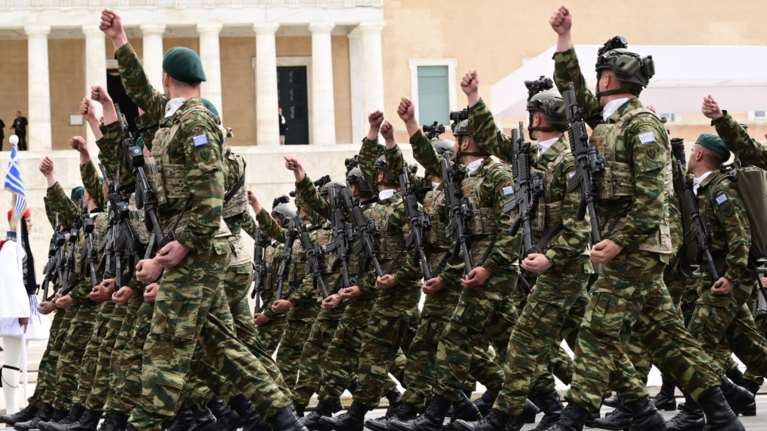 Έκτακτες Κρίσεις Ανωτάτων Αξιωματικών των Ενόπλων Δυνάμεων: Προαγωγές, αποστρατεύσεις και παραμονές