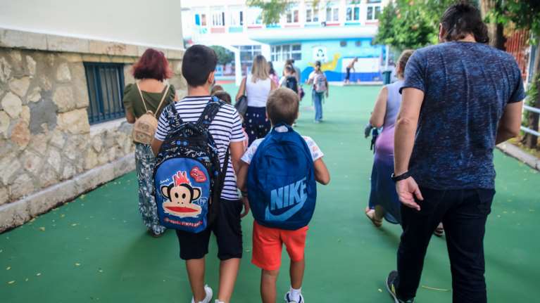 Καταγγελία - σοκ: Δύο άνδρες με μάσκες σε λευκό βαν αποπειράθηκαν να αρπάξουν 10χρονο