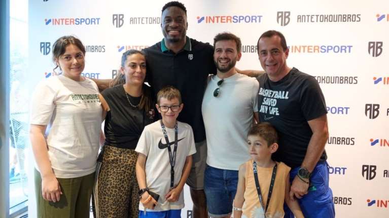 Ο Θανάσης Αντετοκούνμπο στο INTERSPORT Smart Park για ένα μοναδικό Meet &amp; Greet με αφορμή τη νέα συλλογή AntetokounBros